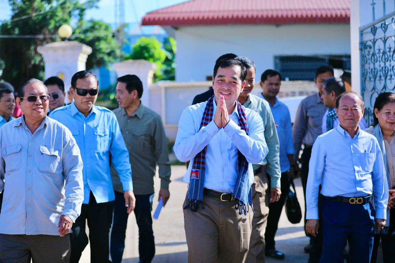 ប្រជាពលរដ្ឋចំនួន១៧១ គ្រួសារដែលរងគ្រោះដោយទឹកជំនន់នៅស្រុកកោះសូទិនបានទទួលអំណោយ