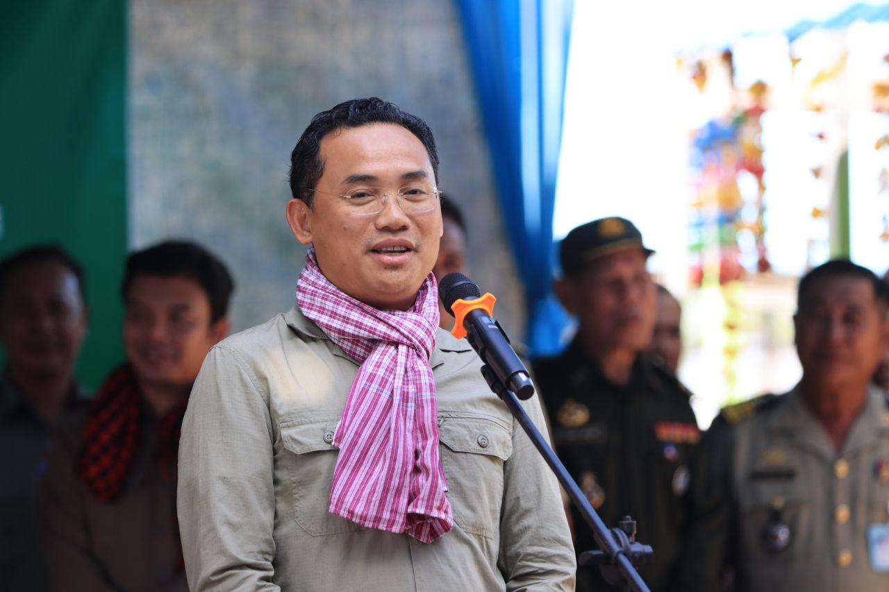 អភិបាលខេត្តកំពង់ធំពន្លឿនការដ្ឋានសាងសង់ផ្លូវមួយខ្សែនៅស្រុកប្រាសាទសំបូរ