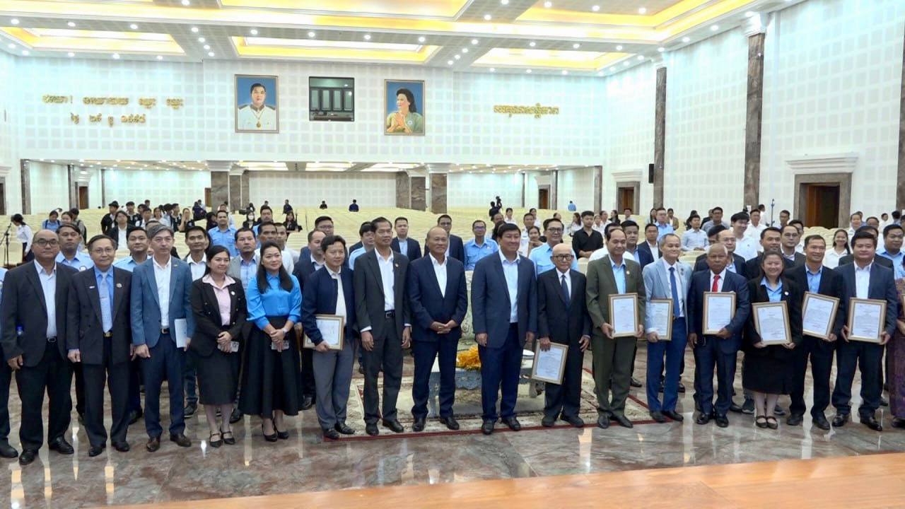 ក្រសួងរៀបចំដែនដី នគរូបនីយកម្ម និងសំណង់ ប្រកាស​ដាក់ឱ្យដំណើរការគម្រោងគំនិតផ្ដួចផ្ដើមសាលារៀនកម្ពុជា និងសម្ពោធកម្មវិធីស្ថាបត្យកម្មខ្មែរ