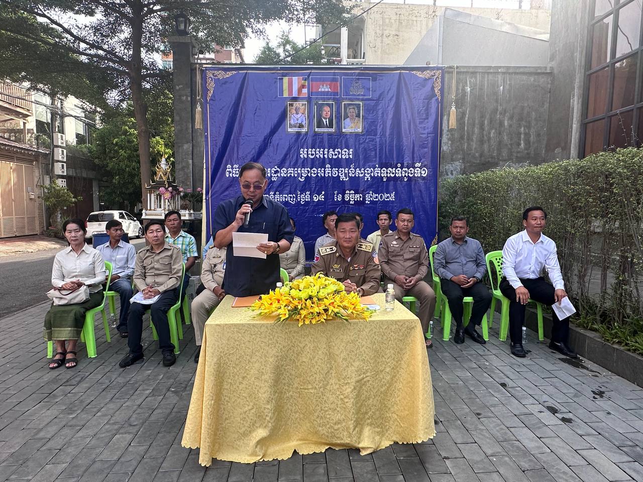 មន្ត្រី ៖ អាជ្ញាធរខិតខំបន្តស្ថាបនាផ្លូវ ដើម្បីប្រែក្លាយពីផ្លូវដី ឱ្យទៅជាផ្លូវកៅស៊ូ និងបេតុង ព្រមទាំងការដាក់ប្រព័ន្ធលូធំៗ បញ្ចៀសការលិចលង់ពេលភ្លៀងខ្លាំង