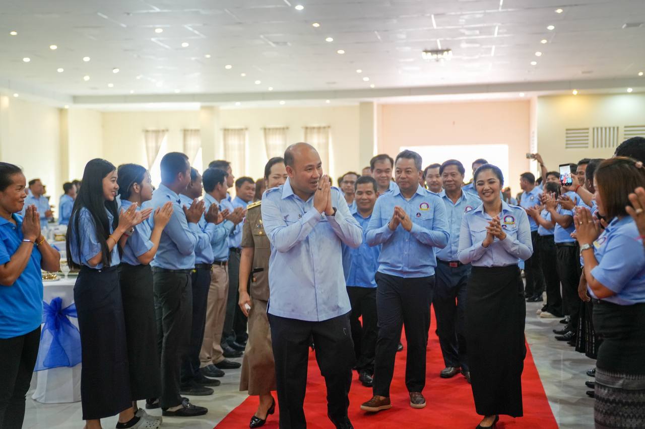 ឯកឧត្តម ហ៊ុន ម៉ានី ប្រធានសហភាពសហព័ន្ធយុវជនកម្ពុជា បានអញ្ជើញសំណេះសំណាលជាមួយ សមាជិក សមាជិកា សហភាពសហព័ន្ធយុវជនកម្ពុជាខេត្តកោះកុង