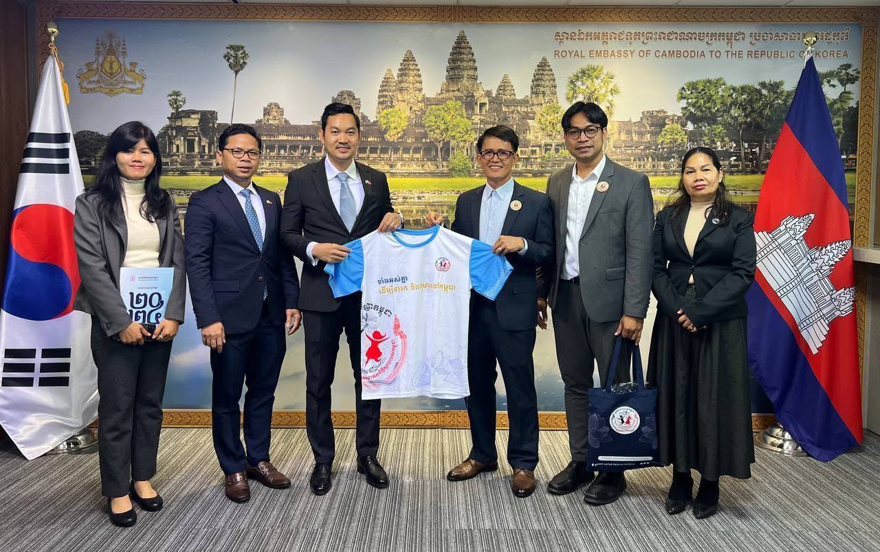 ឯកអគ្គរាជទូតកម្ពុជា ប្រចាំកូរ៉េខាងត្បូង គាំទ្រមូល​និធិ​មន្ទីរ​ពេទ្យគន្ធបុប្ផា