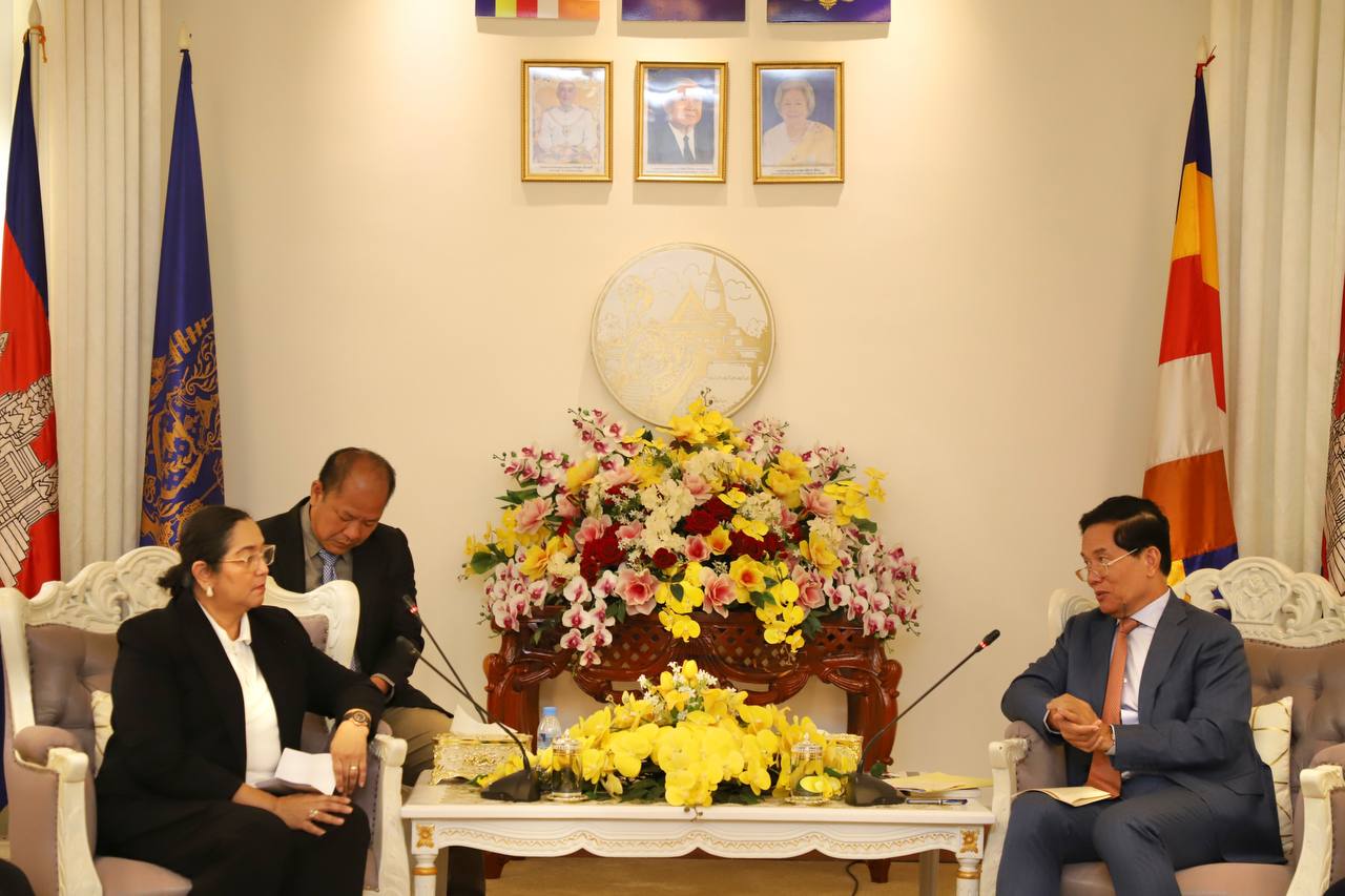 អភិបាលក្រុងម៉ាណដាលូយ៉ុង ប្រទេសហ្វ៊ីលីពីន កោតសរសើរ រាជ​ធា​នីភ្នំពេញ រីកចម្រើនគ្រប់វិស័យ