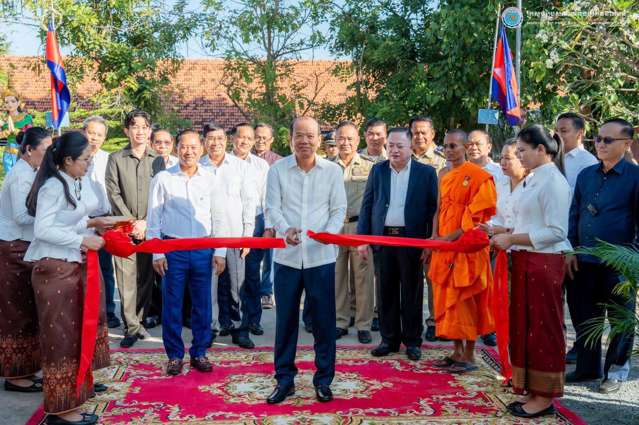 ឯកឧត្តមរដ្ឋមន្រ្តី ជា វ៉ាន់ដេត អញ្ជើញសម្ពោធឆ្លងសមិទ្ធផលនានា និងស្រោចស្រពសុគន្ធវារីប្រគេនព្រះសង្ឃ វត្តកោះអណ្តែត