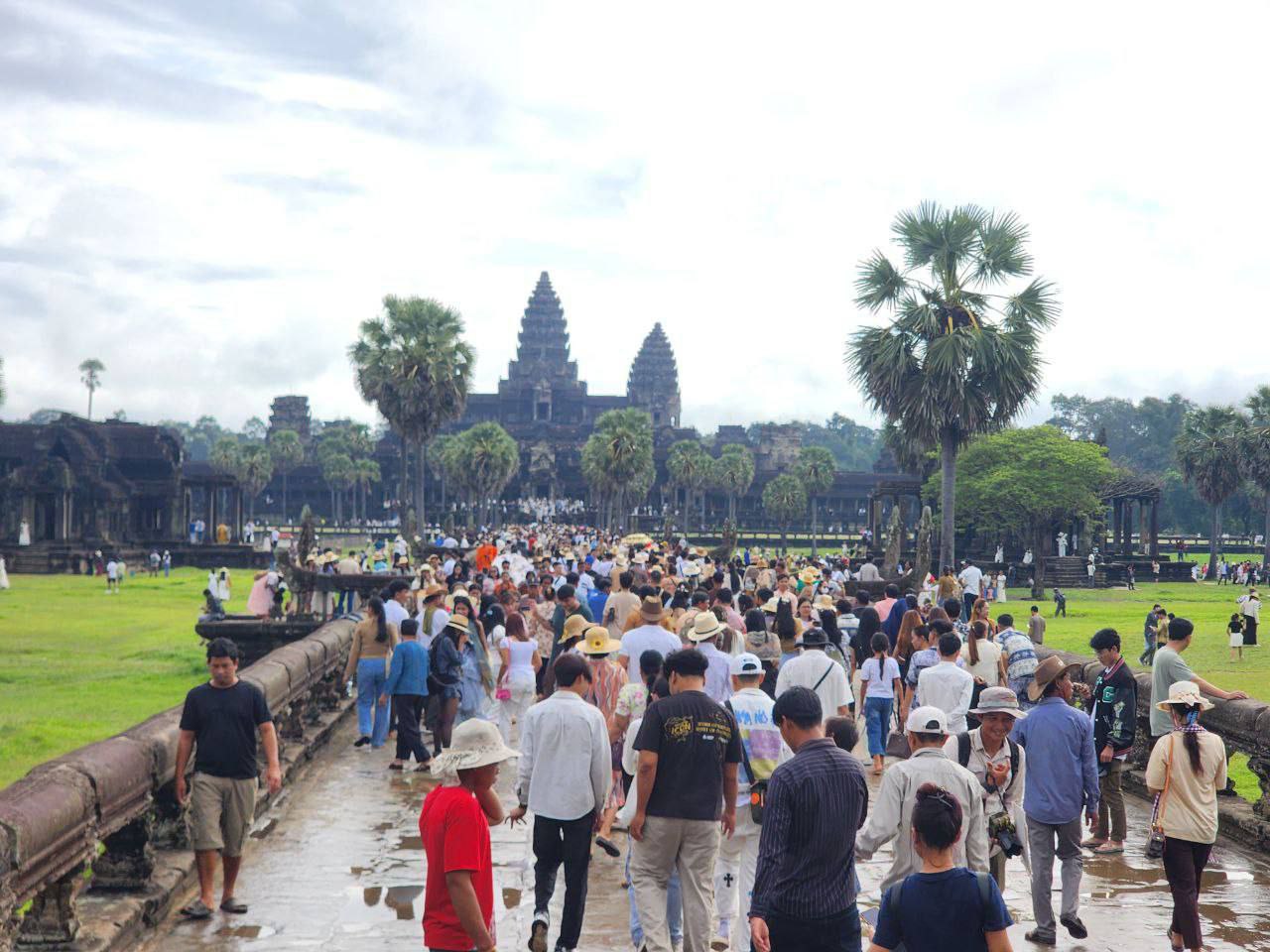 កម្ពុជាទទួលបានចំណូលជាង ៤០លានដុល្លារពីការលក់សំបុត្រចូលទស្សនារមណីយដ្ឋានអង្គរ
