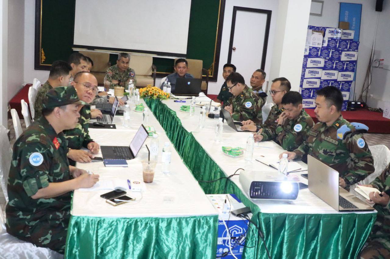 ក្រុមអ្នកសង្កេតការណ៍អាស៊ានស្តាប់វឌ្ឍនភាពនៃការបោះបង្គោលព្រំដែនលេខ៥២-៥៩