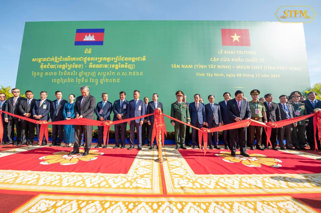 កម្ពុជា និងវៀតណាម សម្ពោធឱ្យដំណើរការច្រកទ្វារព្រំដែនអន្តរជាតិ ម៉ឺនជ័យ ខេត្តព្រៃវែង-តឹនណាម ខេត្តតៃនិញ
