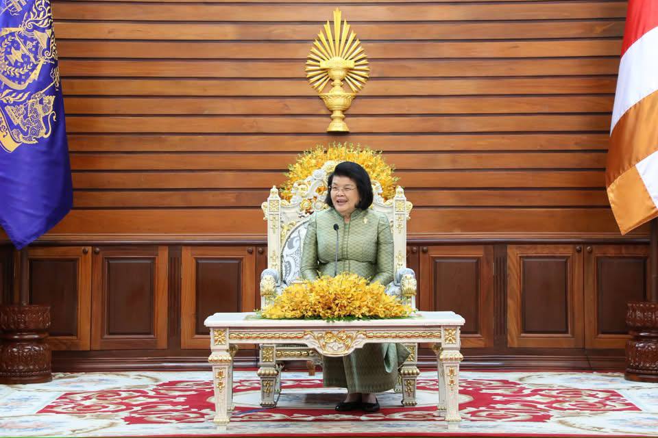 សម្តេចប្រធានរដ្ឋសភាស្វាគមន៍វិនិយោគិនបារំាង ដែលចាប់អារម្មណ៍ទីផ្សារនៅកម្ពុជា