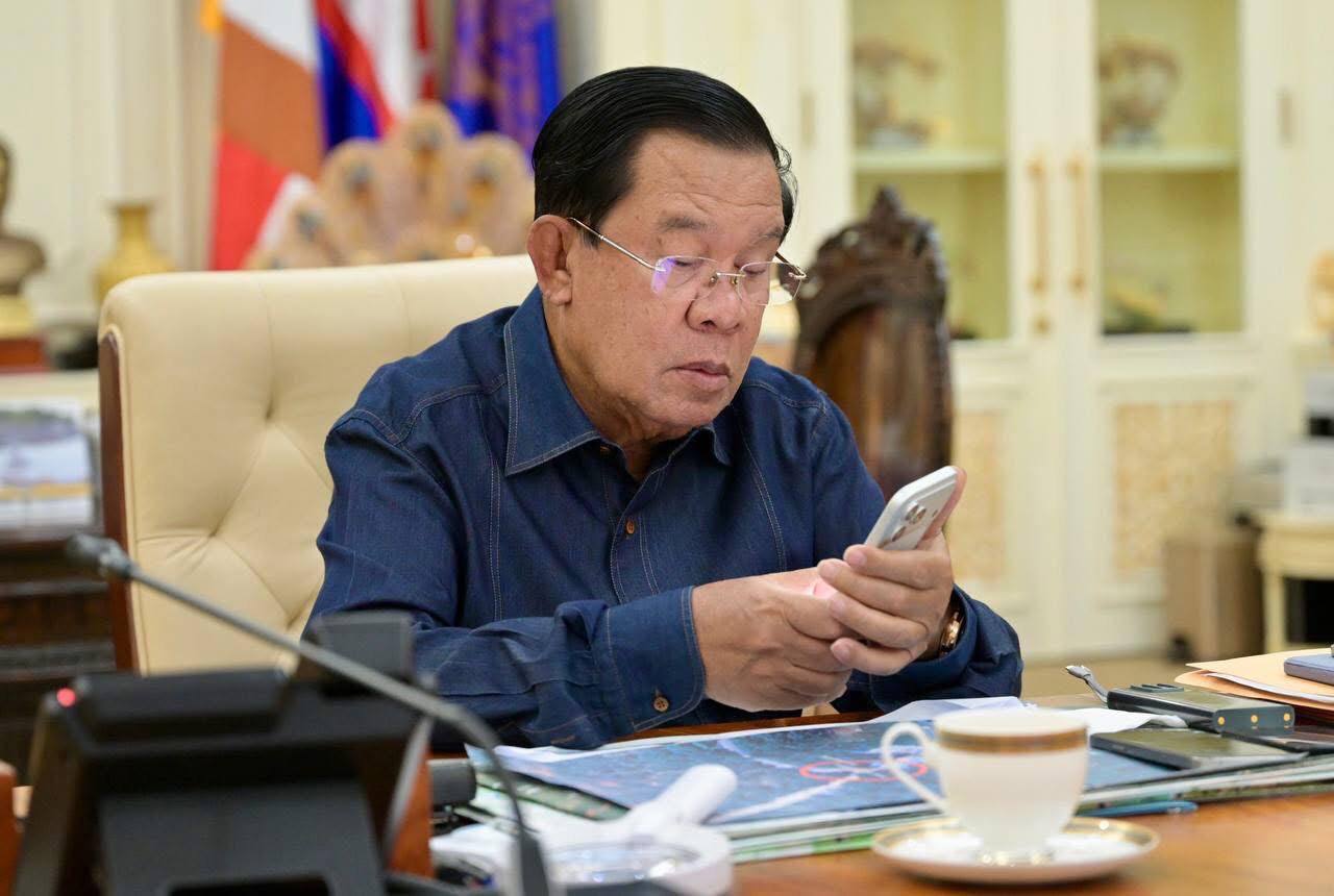 សម្តេចតេជោ៖ យើងមិនបានហាមឃាត់ការធ្វើដំណើររបស់ប្រជាជនកម្ពុជា ឬប្រជាជនថៃនោះឡើយ, អ្វីដែលយើងសូមឱ្យផ្អាក គឺការធ្វើដំណើរតាមផ្លូវគោកដែលជាចំណុចគ្រោះថ្នាក់ដល់ជីវិតប្រជាជន, សម្រាប់ការធ្វើដំណើរតាមផ្លូវអាកាសនៅតែអាចធ្វើដំណើរបានធម្មតា