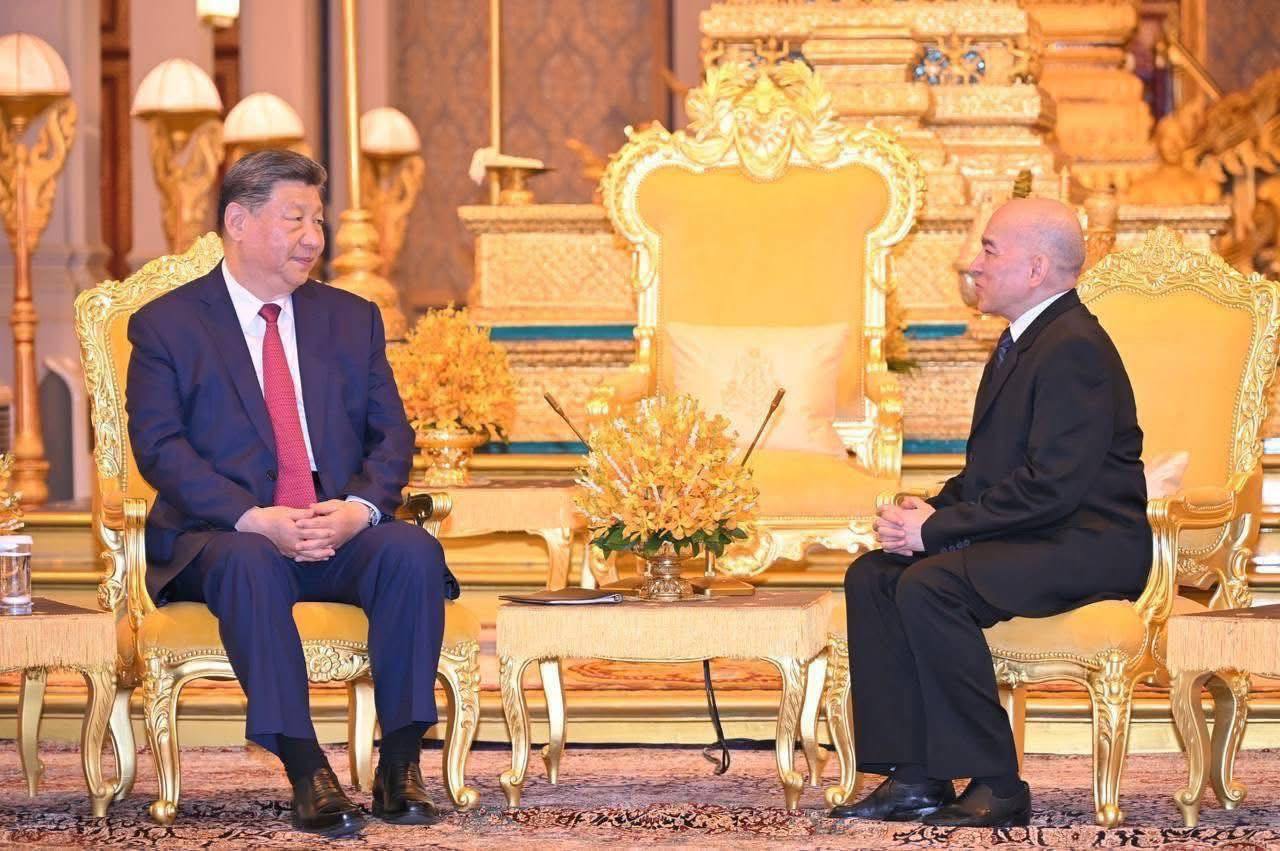 ព្រះករុណាជាអម្ចាស់ជីវិតលើត្បូង ព្រះបាទសម្តេចព្រះបរមនាថ នរោត្តម សីហមុនី ព្រះមហាក្សត្រ នៃព្រះរាជាណាចក្រកម្ពុជា