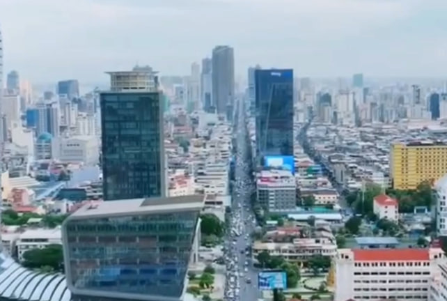 ប្រសាសន៍សម្តេចអគ្គមហាសេនាបតីតេជោ ហ៊ុន សែន ប្រធានព្រឹទ្ធសភានៃព្រះរាជាណាចក្រកម្ពុជា៖ “ដៃម្ខាងការពារជាតិ ដៃម្ខាងកសាងប្រទេស”