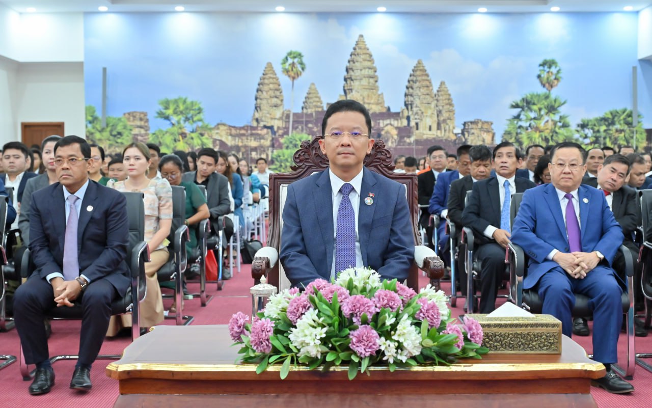 ក្រសួងឧស្សាហកម្ម ប្រគល់ពានរង្វាន់សមិទ្ធផលផលិតភាព «ស៥» និងជំរុញឱ្យរោងចក្រសហគ្រាសចាប់យកផលិតភាពជាវប្បធម៌ស្នូលសម្រាប់អាជីវកម្ម