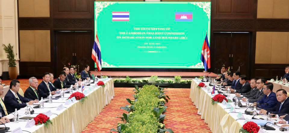 ជាទម្លាប់ រាល់កិច្ចប្រជុំដែលមានប្រធានបទក្តៅៗ គេមិនអាចយកវេទិកាទូលាយ ឬពេញអង្គមកជជែកភ្លាមទេ