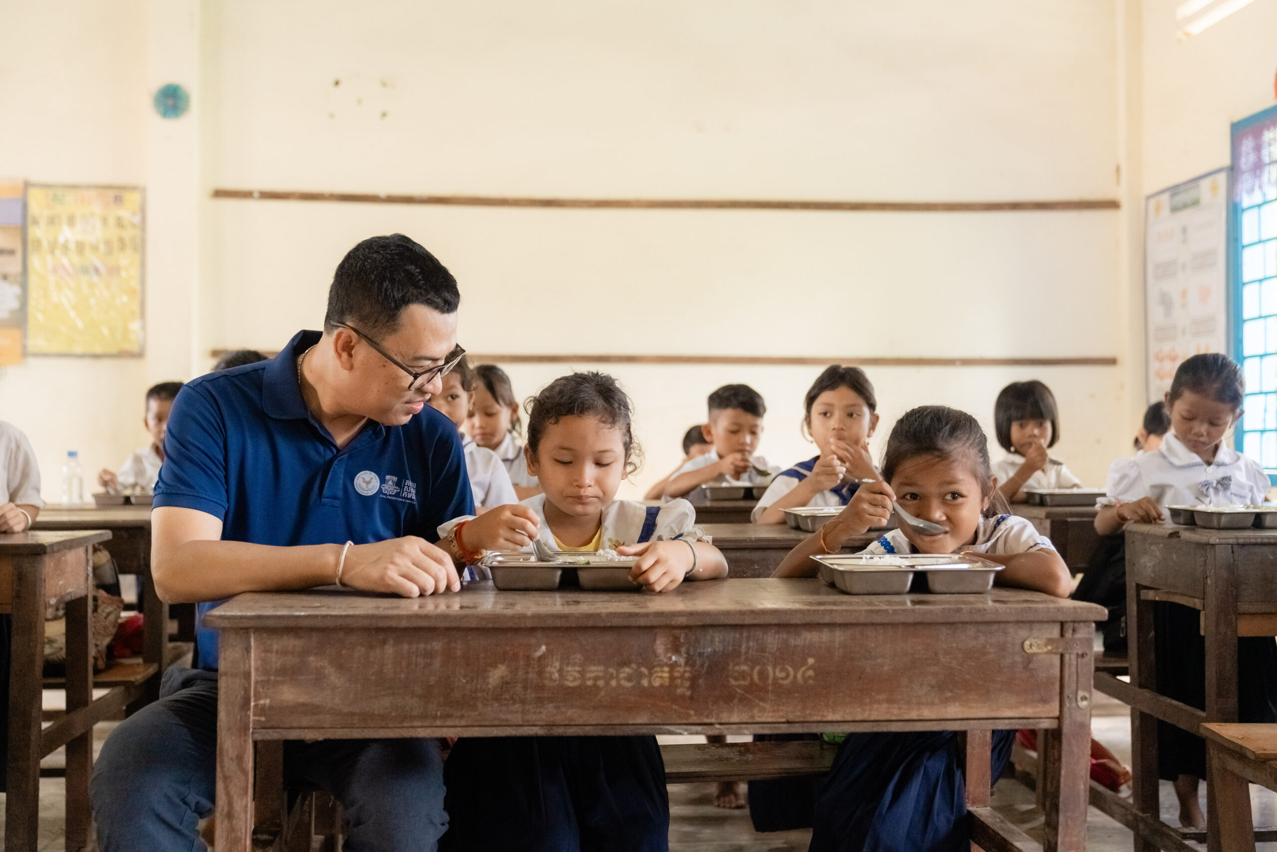 តាមរយៈប្រព័ន្ធគាំពារសង្គម សិស្សប្រមាណ ៣០ម៉ឺននាក់ បាននិងកំពុងទទួលបានការផ្ដល់អាហារពេលព្រឹក