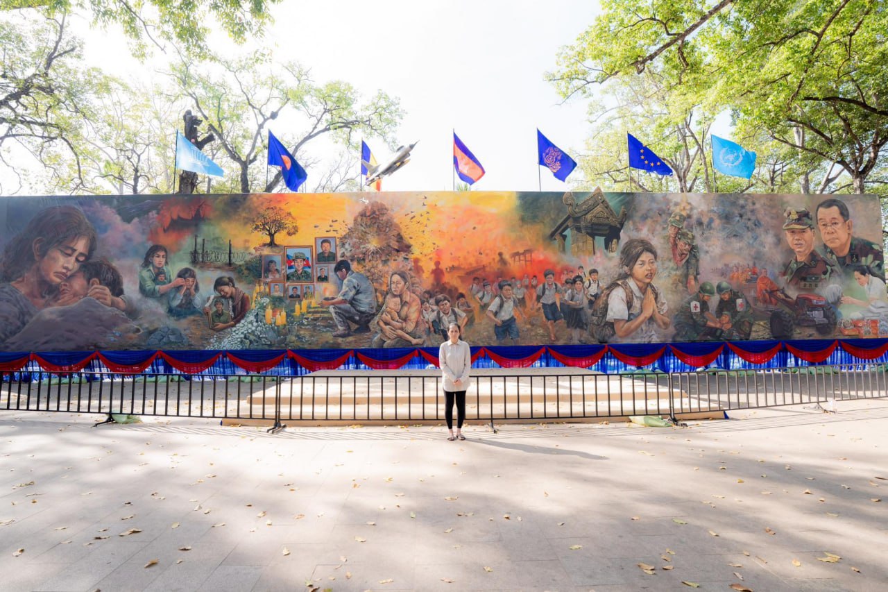 លោកជំទាវបណ្ឌិត ពេជ ចន្ទមុន្នី ហ៊ុន ម៉ាណែត ៖ ឆ្នាំ២០២៥ ជាឆ្នាំមួយដែលធ្វេីឱ្យយេីងមិនអាចបំភ្លេចបាន…ជាឆ្នាំដែលបានបង្ហាញឱ្យឃេីញនូវអត្ថន័យនៃផលវិបាកនៃសង្គ្រាម និងពាក្យសន្តិភាពពិតប្រាកដ