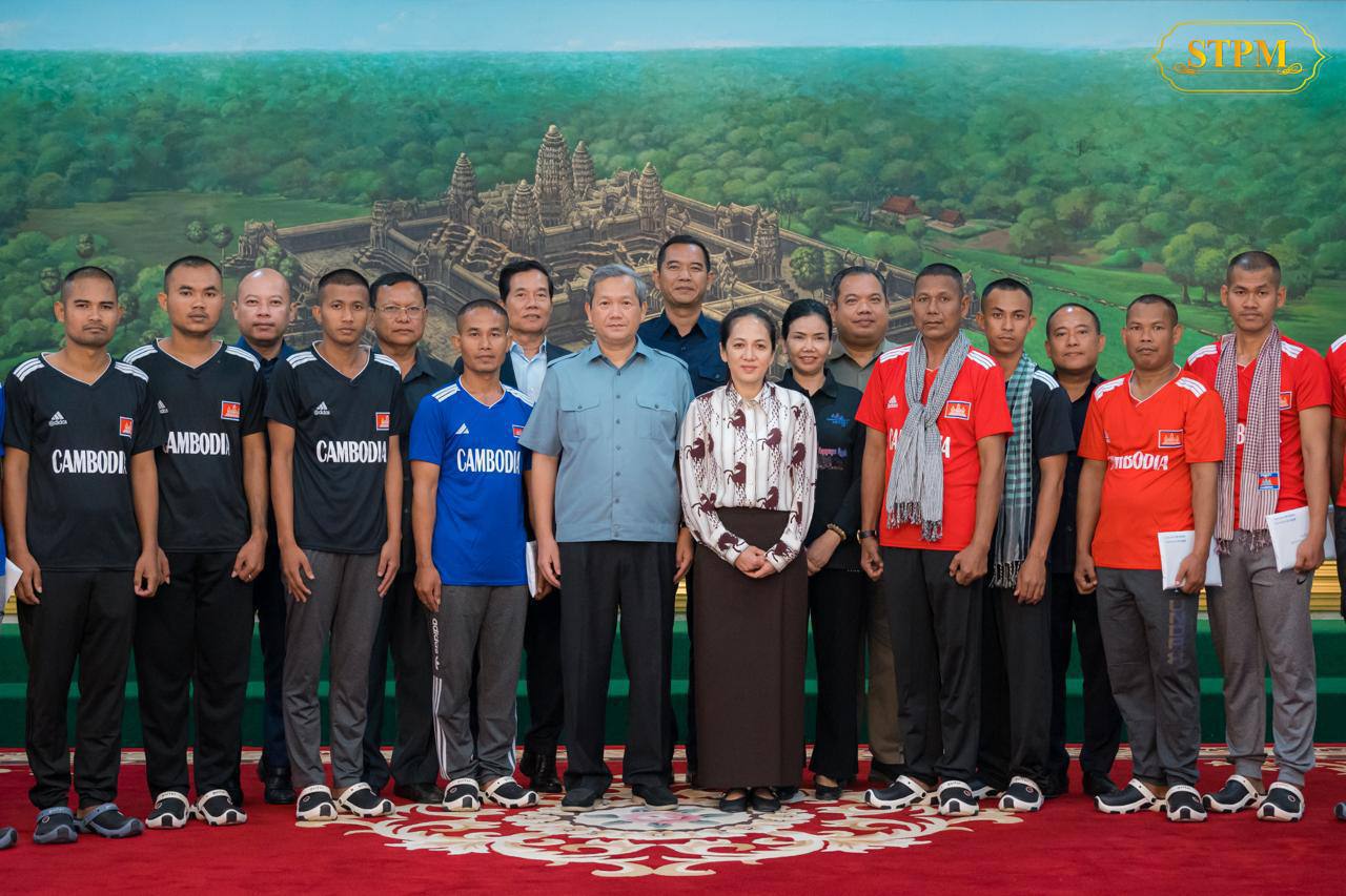 សម្តេចធិបតី ហ៊ុន ម៉ាណែត និងលោកជំទាវបណ្ឌិត អញ្ជើញជួបសំណេះសំណាលជាមួយវីរយុទ្ធជនទាំង ១៨រូប