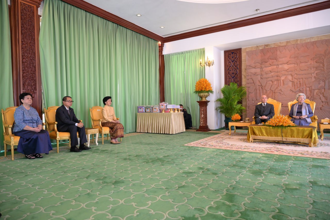 ព្រះករុណាជាអម្ចាស់ជីវិតលើត្បូង ព្រះបាទសម្តេចព្រះបរមនាថ ព្រះមហាក្សត្រនៃព្រះរាជាណាចក្រកម្ពុជា