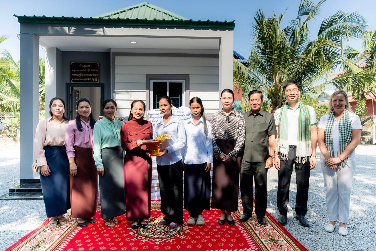 លោកជំទាវបណ្ឌិត ពេជ ចន្ទមុន្នី ហ៊ុនម៉ាណែត អញ្ជើញប្រគល់ផ្ទះថ្មី ជូនគ្រួសារវីរកងទ័ព និងវីរនគរបាលជាតិ