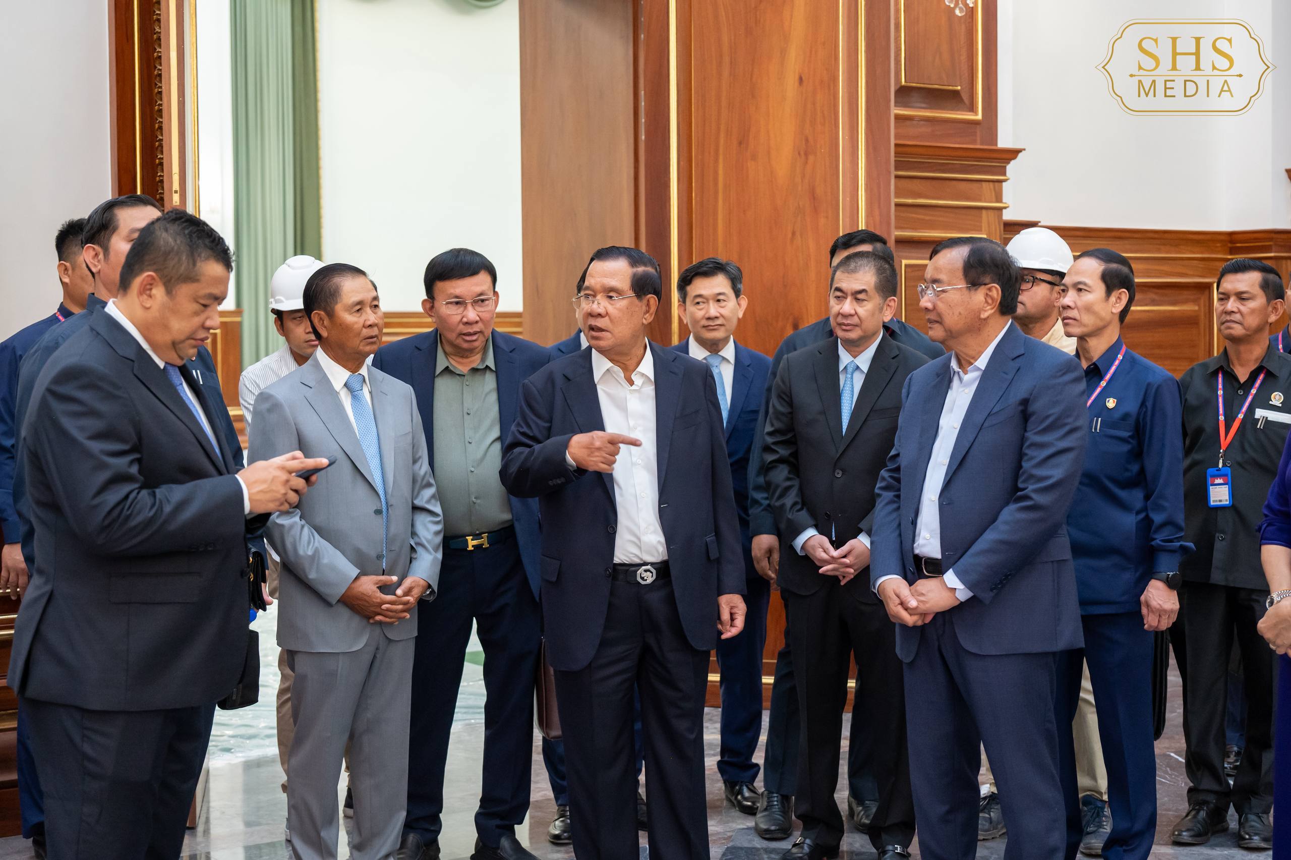 សម្តេចតេជោ ហ៊ុន សែន អញ្ជើញពិនិត្យវឌ្ឍនភាពនៃការសាងសង់អាគារវិមានព្រឹទ្ធសភាថ្មីដែលបានបញ្ចុះបឋមសិលាសាងសង់កាលពីថ្ងៃទី៩ សីហា ២០២៤