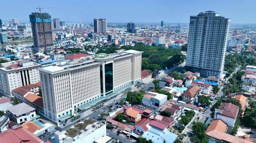 នេះគឺជាយុគសម័យថ្មី។ កម្ពុជា​ត្រូវ​វិនិយោគ​លើ​មន្ទីរពេទ្យរបស់​យើង ប្រព័ន្ធរបស់​យើង ផលិតផល​របស់យើង
