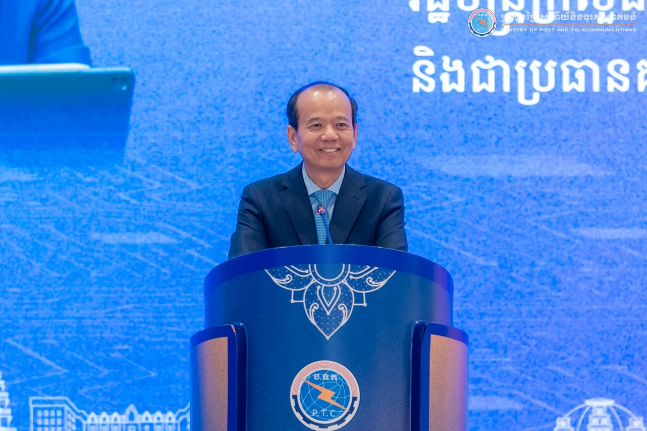 ឯកឧត្តមរដ្ឋមន្រ្តី ជា វ៉ាន់ដេត បានអញ្ជើញជួបសំណេះសំណាលជាមួយនិស្សិតស្ម័គ្រចិត្តដែលបានចូលរួមក្នុងវេទិការដ្ឋាភិបាលឌីជីថល ឆ្នាំ២០២៥ ពិព័រណ៍បច្ចេកវិទ្យាឌីជីថល និងព្រឹត្តិការណ៍ជាតិ-អន្តរជាតិពាក់ព័ន្ធ