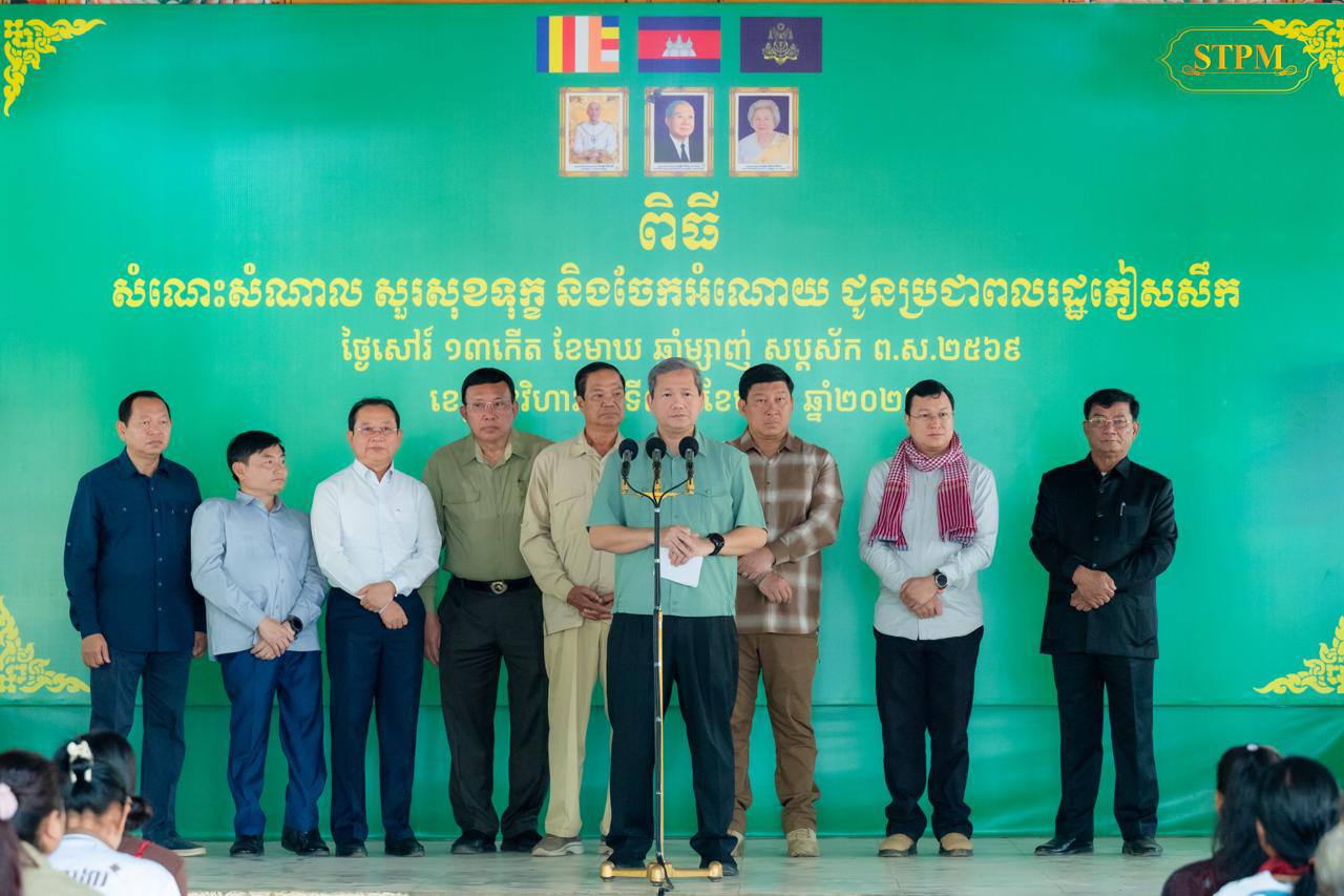 សម្ដេចធិបតី ហ៊ុន ម៉ាណែត អញ្ជើញជួបសំណេះសំណាលសាកសួរសុខទុក្ខពលរដ្ឋភៀសសឹកក្នុងខេត្តព្រះវិហារ