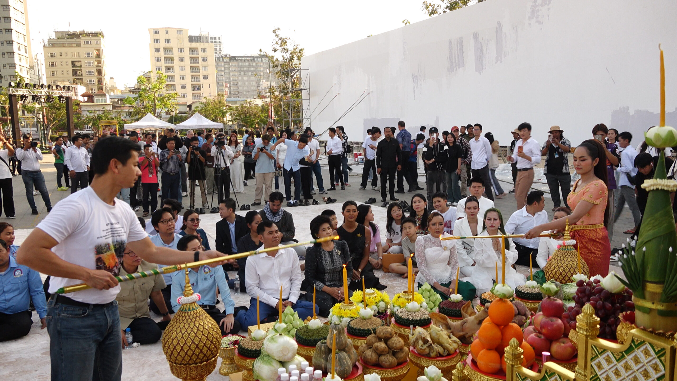 កម្មវិធីទ្រនាប់ពណ៌បើកទូលាយឱ្យមហាជនចូលរួម ដើម្បីបង្ហាញពីកម្ពុជា ចង់បានសន្តិភាព ទៅកាន់ពិភពលោក