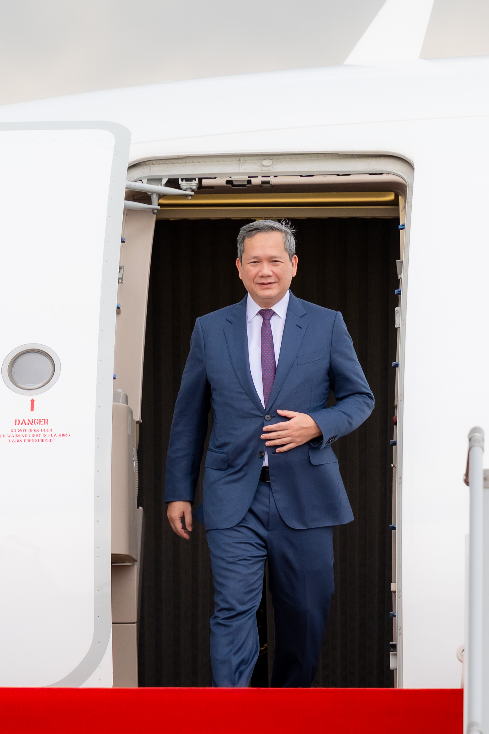 សម្តេចធិបតី ហ៊ុន ម៉ាណែត បានអញ្ជើញនិវត្តន៍បន្ទាប់ពីបញ្ចប់បេសកកម្មការទូតនៅសហរដ្ឋអាមេរិក និងអឺរ៉ុប