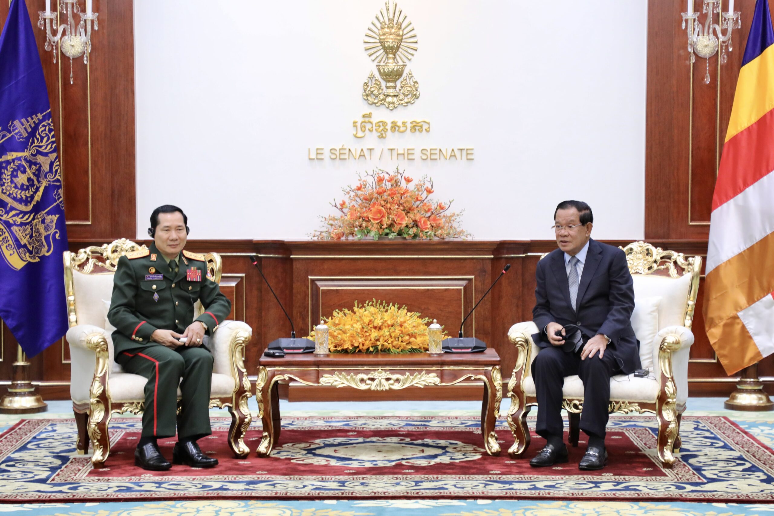 សម្តេចតេជោ ហ៊ុន សែន ជំរុញឱ្យកងទ័ពកម្ពុជានិងឡាវពង្រីកការបណ្ដុះបណ្ដាលក្នុងវិស័យការពារជាតិ