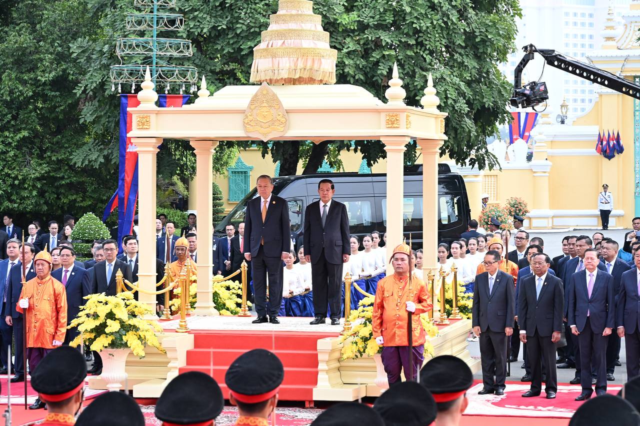 សម្ដេចតេជោ ហ៊ុន សែន អញ្ជើញជាព្រះរាជតំណាងដ៏ខ្ពង់ខ្ពស់ព្រះមហាក្សត្រ ទទួលបដិសណ្ឋារកិច្ចស្វាគមន៍ ឯកឧត្តមអគ្គលេខាធិការបក្សកុម្មុយនិស្តរដ្ឋវៀតណាម មកបំពេញទស្សនកិច្ចផ្លូវរដ្ឋនៅកម្ពុជា