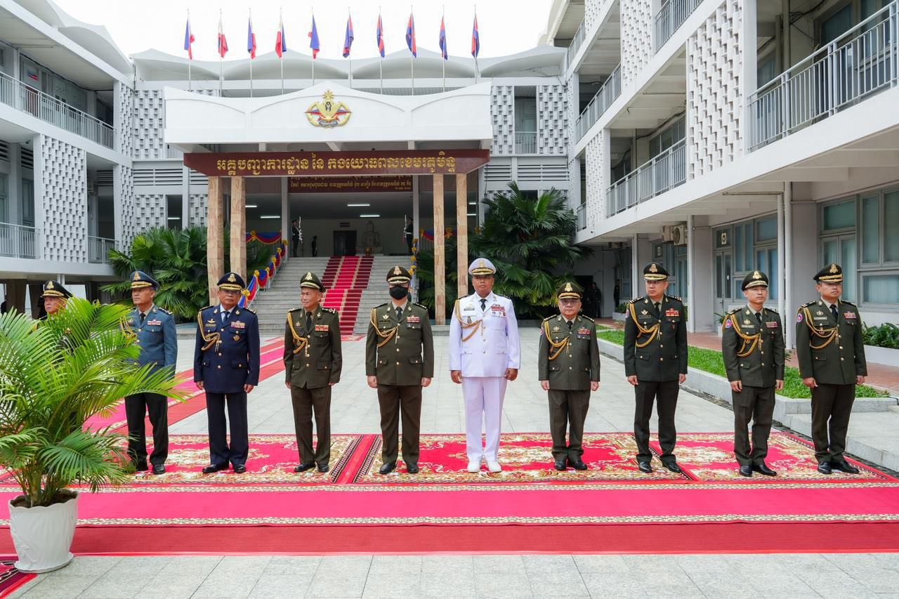 មេទ័ពកម្ពុជាស្នើរឱ្យមេទ័ពហ្វីលីពីន បន្តជួយសម្របសម្រួលជម្លោះព្រំដែនកម្ពុជា-ថៃ ដោយសន្តិវិធី ដើម្បីកាត់បន្ថយភាពតានតឹង