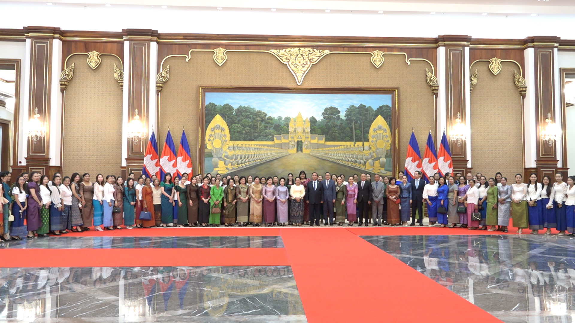 ស្ត្រីនៃស្ថាប័នព្រឹទ្ធសភាត្រូវបានផ្ដល់តម្លៃខ្ពស់ ជាមួយការរួមចំណែកអភិវឌ្ឍជាតិ