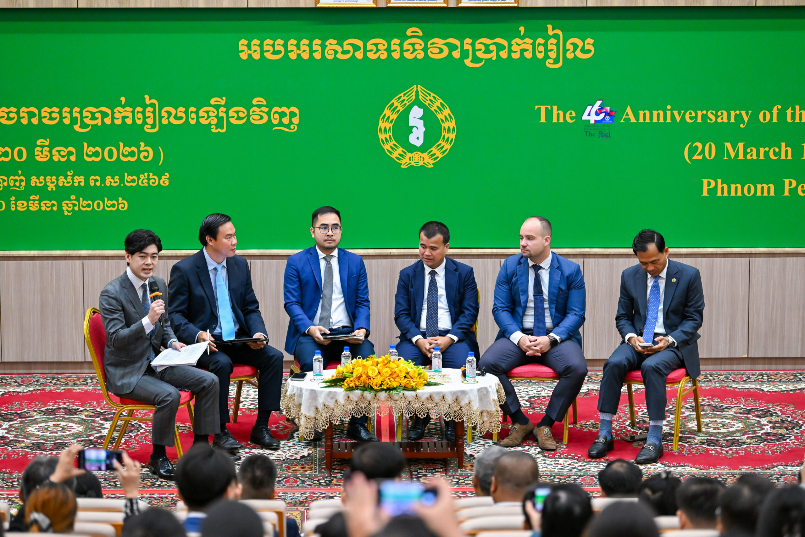 ធនាគារជាតិមានផែនការជំរុញដល់គ្រឹះស្ថានធនាគារឱ្យបើកប្រាក់បៀវត្សដល់បុគ្គលិកជាប្រាក់រៀលចាប់ពីឆ្នាំនេះ