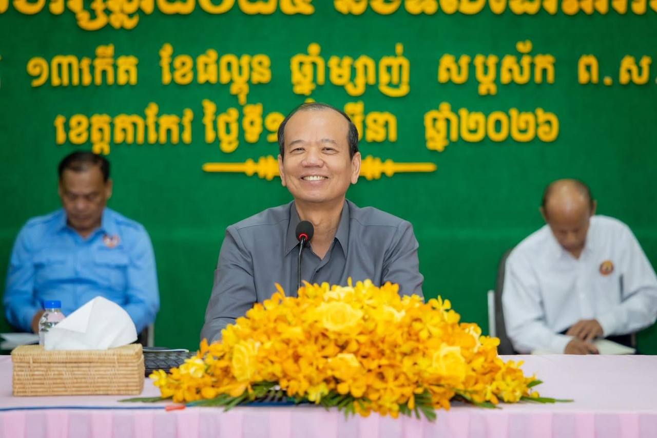 ឯកឧត្តមបណ្ឌិត ជា វ៉ាន់ដេត ដឹកនាំកិច្ចប្រជុំផ្សព្វផ្សាយ«របាយការណ៍ស្តីពីសភាពការណ៍ទូទៅ និងការងារគណបក្សឆ្នាំ២០២៥ និងទិសដៅភារកិច្ចឆ្នាំ២០២៦» របស់គណបក្សប្រជាជនកម្ពុជា ជូនដល់គណៈកម្មាធិការគណបក្សខេត្តតាកែវ