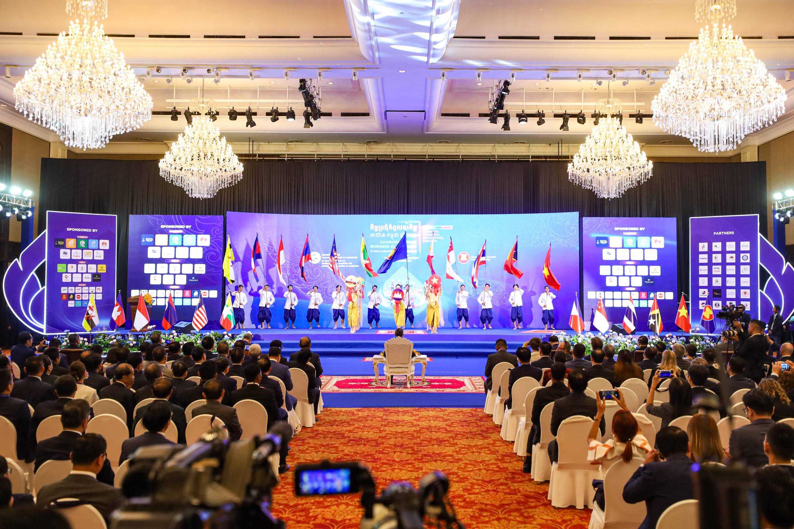 សម្ដេចធិបតី ហ៊ុន ម៉ាណែត អញ្ជើញបើកកិច្ចប្រជុំកំពូលធុរកិច្ចអាស៊ាន-កម្ពុជា ឆ្នាំ២០២៦ នៅរាជធានីភ្នំពេញ