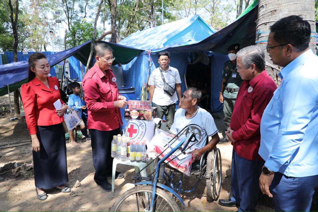 ជនភៀសសឹក ដែលរងគ្រោះបន្ថែមដោយទឹកភ្លៀង ទទួលជំនួយពីកាកបាទក្រហមកម្ពុជា