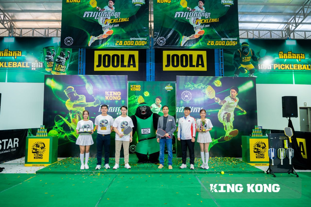 កីឡា ផិក្កូលប៊ល ដែលល្បីនៅអ៊ឺរ៉ុប បានមានការប្រកួតជើងឯកនៅកម្ពុជាហើយ រៀបចំដោយសហព័ន្ធកីឡាផិក្កូលប៊លកម្ពុជា ដែលឧបត្ថម្ភពីភេសជ្ជៈប៉ូវកម្លាំង គីងកុង