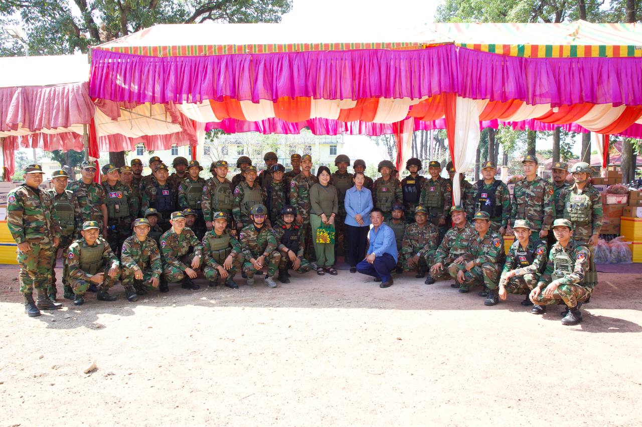 សម្តេច ម៉ែន សំអន យកឱកាសទិវាអន្តរជាតិនារីអញ្ជើញសួរសុខទុក្ខ​កងទ័ពភាគខាងជើងប្រទេស