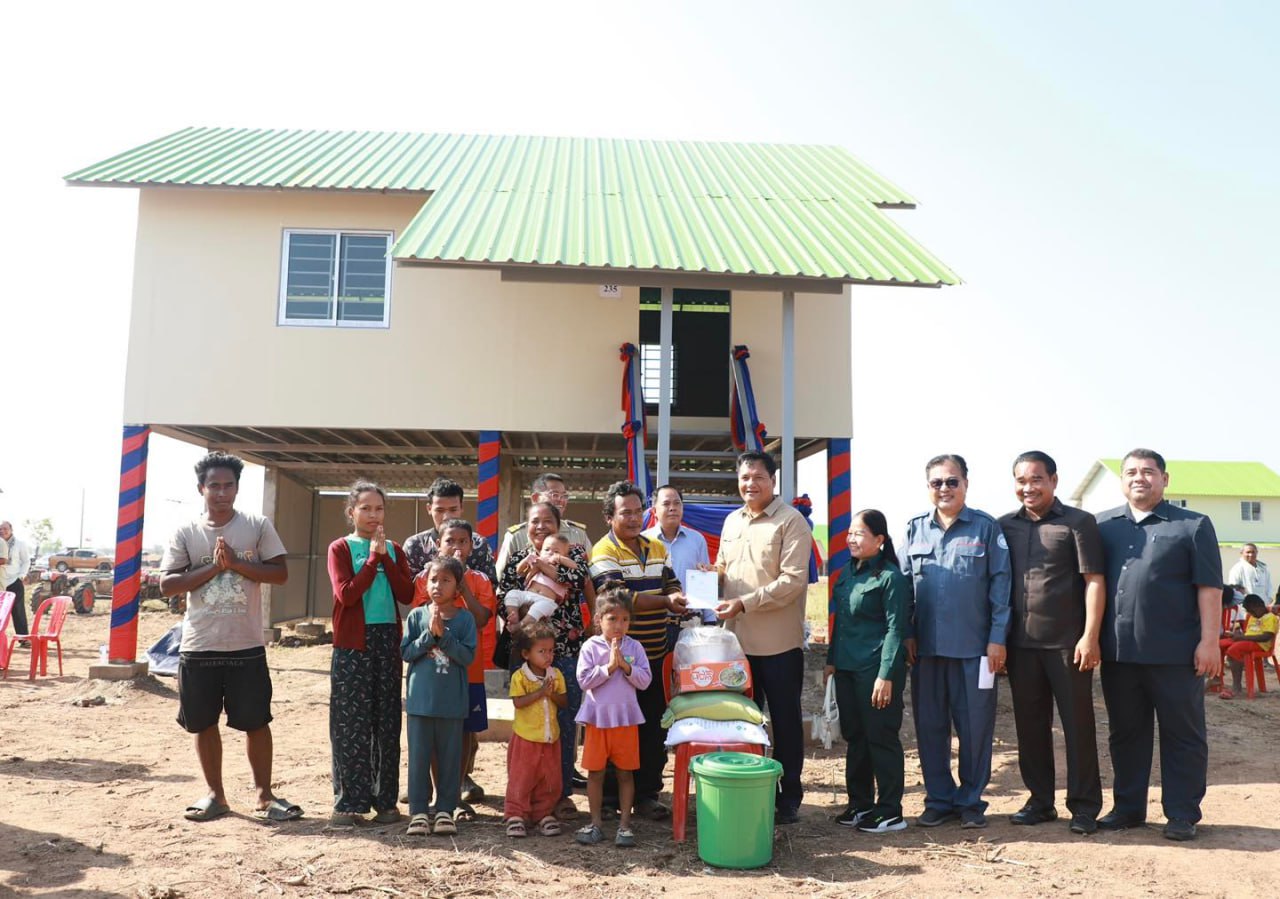 ជម្រកបណ្តោះអាសន្ន ២០៣ខ្នង ត្រូវបានប្រគល់ជូនគ្រួសារជនភៀសសឹក