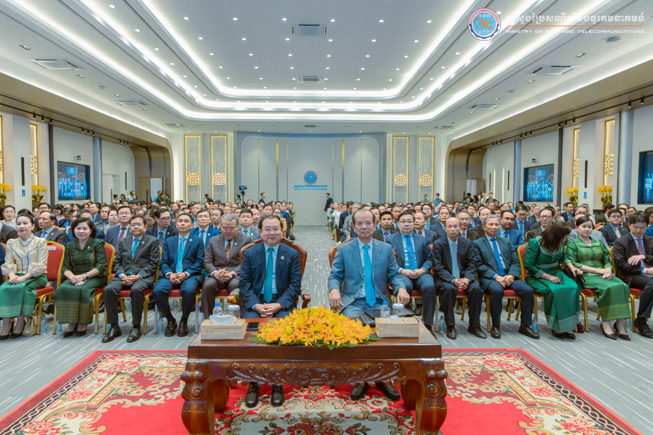កម្ពុជាប្រកាសដាក់ឱ្យប្រើប្រាស់ជាផ្លូវការប្រព័ន្ធអេឡិចត្រូនិកចុះបញ្ជីផ្តល់ថ្នាំបង្ការ និងប្រព័ន្ធគ្រប់គ្រងព័ត៌មានមូលដ្ឋានសុខាភិបាល
