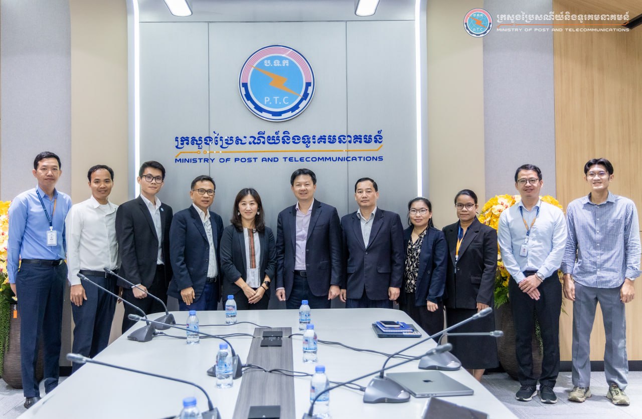 ឯកឧត្តម សុខ ពុទ្ធិវុធ បានទទួលជំនួបសម្តែងការគួរសមនិងពិភាក្សា អ្នកជំនាញអភិវឌ្ឍន៍ឌីជីថល តំណាងធនាគារអភិវឌ្ឍន៍អាស៊ី ដើម្បីពិភាក្សាលើគម្រោង BRIDGE