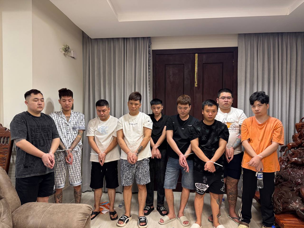 ឃាត់ខ្លួនជនបរទេសចំនួន ៩នាក់នៅភូមិបឹងឈូក ក្រោយរកឃើញមានការជាប់ពាក់ព័ន្ធនឹងល្បែងស៊ីសងអនឡាញខុសច្បាប់