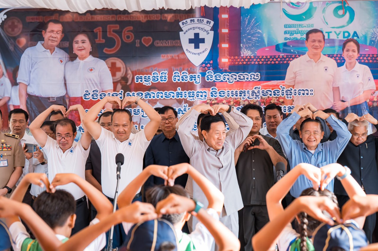 សិស្ស លោកគ្រូ អ្នកគ្រូ អាណាព្យាបាលនៅក្រុងបាត់ដំបង ទទួលបាន​សេវាព្យាបាលពីក្រុមគ្រូពេទ្យ ធីតា