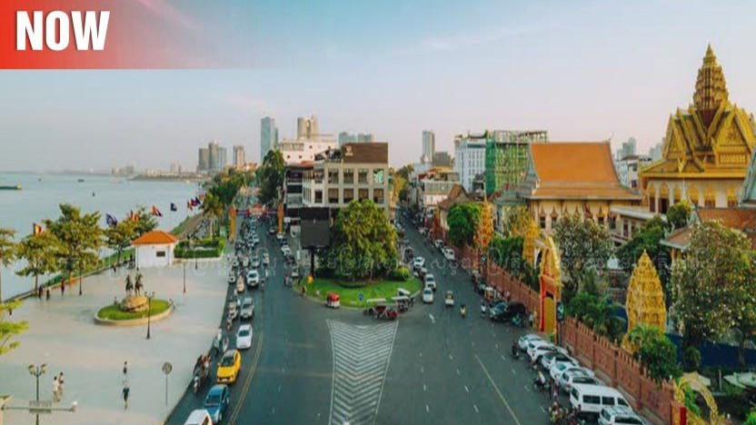 វត្តឧណ្ណាលោម គឺជាវត្តមួយក្នុងចំណោមវត្តទាំងប្រាំមួយ (វត្តកោះ, វត្ត លង្កា, វត្តព្រះពុទ្ធឃោសា, វត្តពាមផ្លុង, វត្តខ្ពបតាយ៉ង, និង វត្ត ឧណ្ណាលោម) ដែលកសាងឡើងក្នុងរជ្ជកាលព្រះបរមរាជាពញាយ៉ាត នា ពុទ្ធសករាជ ១៩៧៨ ត្រូវនឹងគ្រឹស្តរាជ ១៤៣៤។