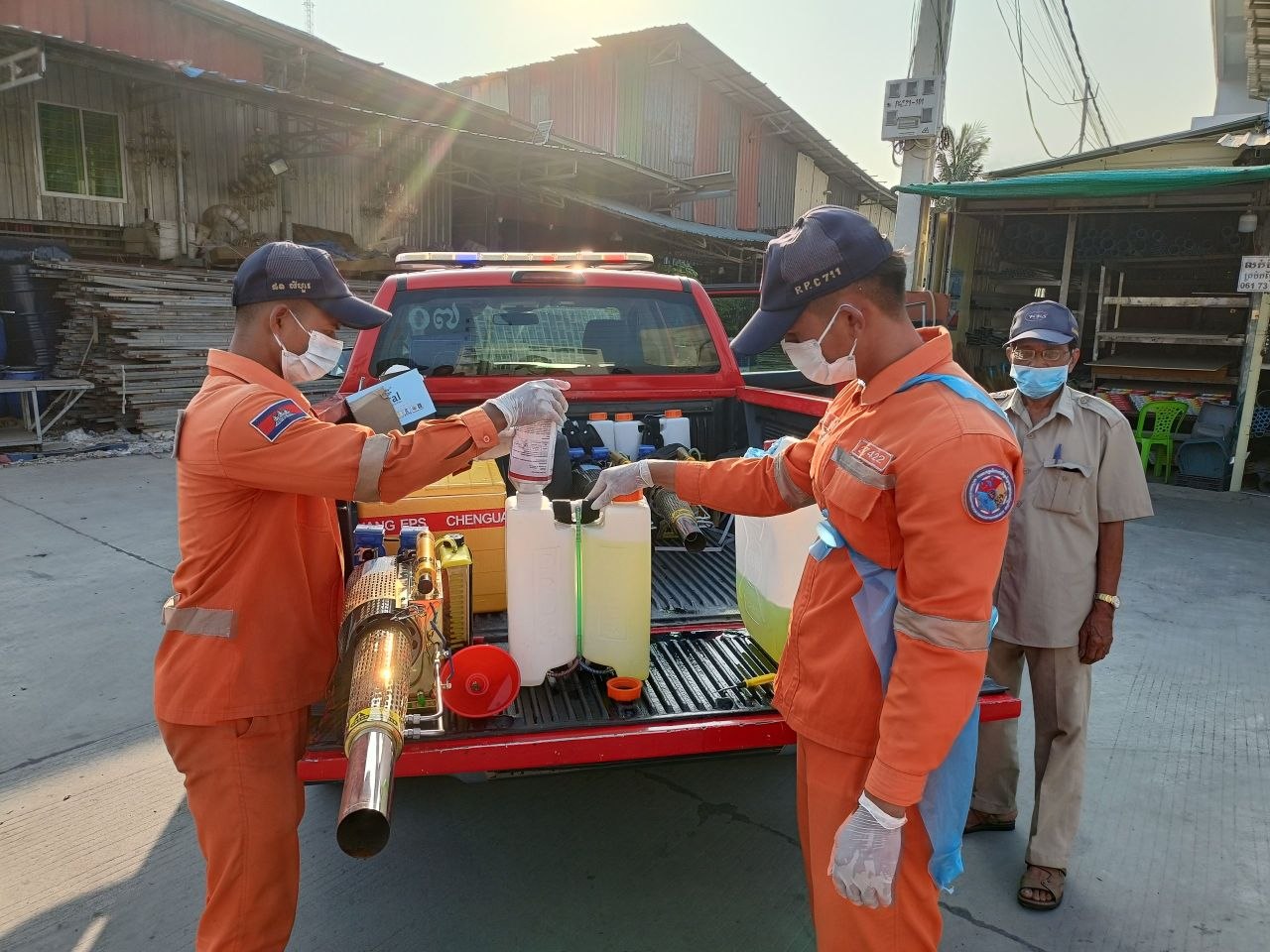 អាជ្ញាធរបើកយុទ្ធនាការបាញ់សម្លាប់មូសខ្លាតាមសហគមន៍ទូទាំងរាជធានីភ្នំពេញ