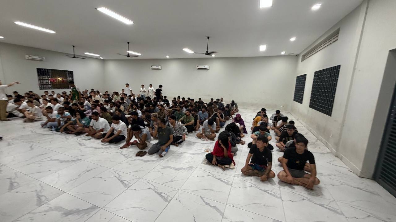 កម្លាំងចម្រុះឃាត់ខ្លួនជនបរទេសជាង២០០នាក់នៅខណ្ឌសែនសុខ ពាក់ព័ន្ធបទល្មើសឆបោកតាមប្រព័ន្ធបច្ចេកវិទ្យា