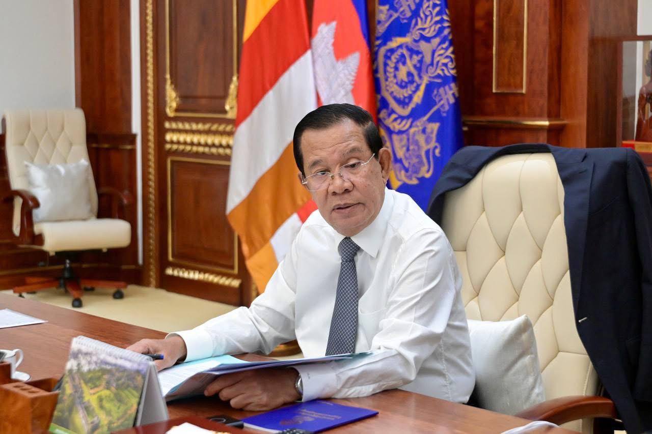 សម្តេចតេជោ៖ សកម្មភាពសប្បាយរីករាយរបស់ប្រជាជននៅកន្លែងមួយចំនួនប៉ុន្មានថ្ងៃមកនេះ និងនៅគ្រប់ទីកន្លែងនៅពេលទទួលទេវតាឆ្នាំនេះ ស្មើនឹងការទះកំភ្លៀងចំពោះពួកប្រឆាំងនឹងការចូលឆ្នាំ