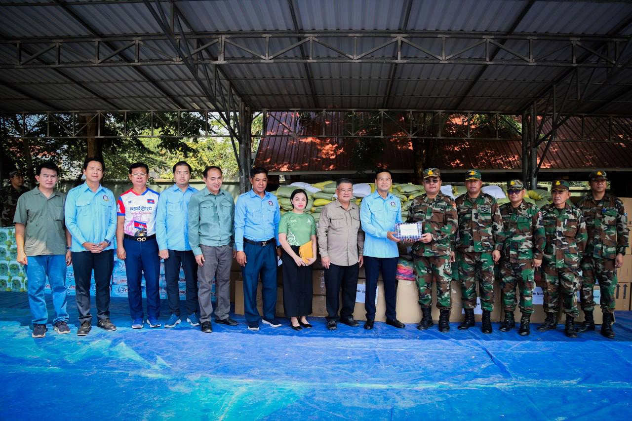 យើងរួមគ្នានាំយកក្ដីស្រឡាញ់ និងការនឹករឭក ជូនវីរកងទ័ពក្នុងឱកាសបុណ្យចូលឆ្នាំថ្មី!