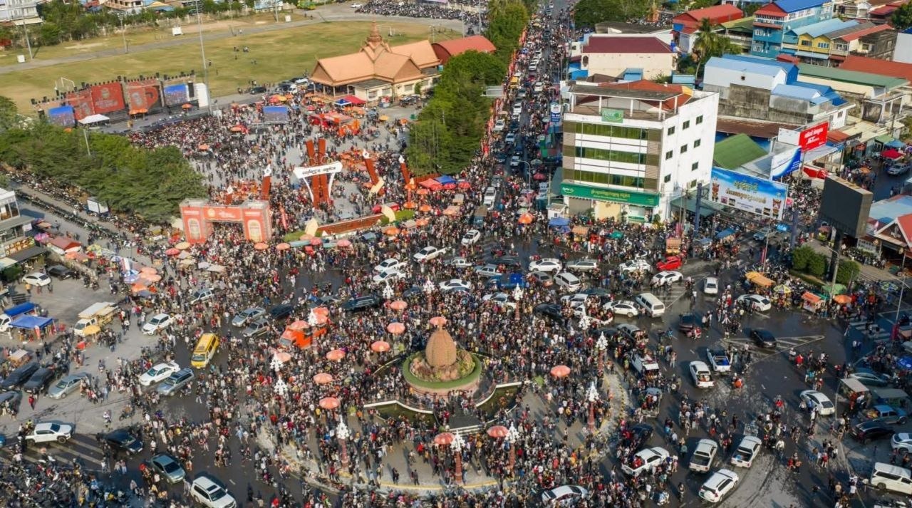 ខេត្តកំពត មានទេសចរលេងកម្សាន្តជាង ៤៣ម៉ឺននាក់ក្នុងឱកាសនៃពិធីបុណ្យចូលឆ្នាំថ្មីប្រពៃណីជាតិ