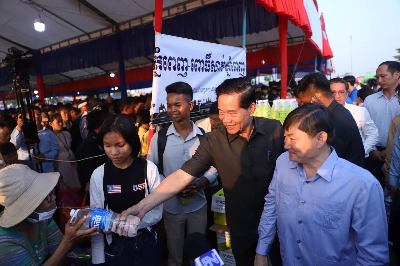 ប្រជាពលរដ្ឋជិត១២ម៉ឺននាក់ជិះរថយន្តក្រុងដោយឥតគិតថ្លៃ ទៅលេងស្រុកកំណើត និងវិលត្រឡប់មកភ្នំពេញវិញ